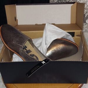 Sorely Ella's slip-on size 9.5 Brand new in box